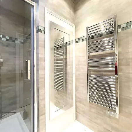 Moderne, Calme Et Bien Equipe, A 200m De La Appartement